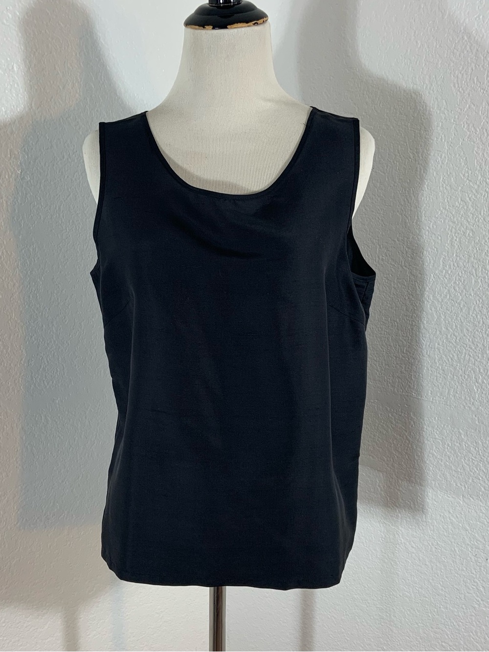 I.S.C. Women’s 100% Silk Black Scoop Neck Tank Top - NWT